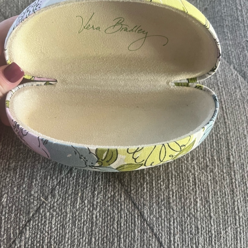 3/25🙂 Vera Bradley sunglass case - Picture 2 of 3